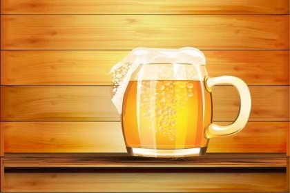 Sklenice piva na dřevěném pozadí — Stock obrázek