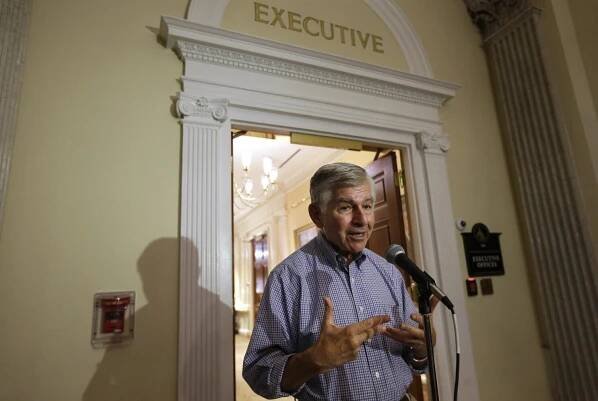 Conservative GOP leader has unexpected Democratic fan: Michael Dukakis - Los Angeles Times