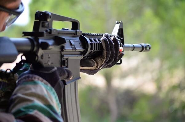 Samonabíjecí puška AR-15