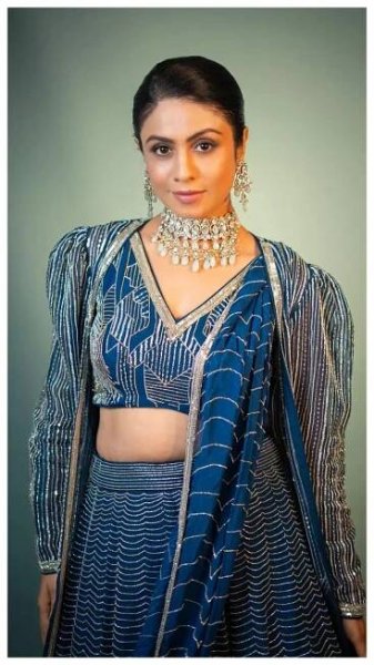 Manasi Parekh Wows in Tradition and Trend