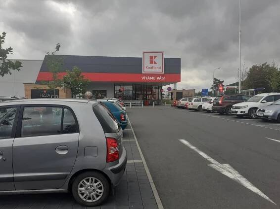 Občerstvení, drogerie i hobby market. Strakoňáci se dočkají nových obchodů