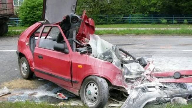 Po dopravní nehodě shořelo auto