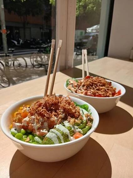 Aesthetic poke bowl