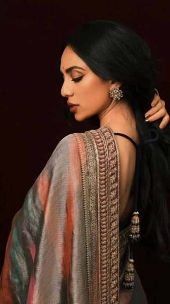 Sobhita Dhulipala Exudes Unmissable Elegance in a Stunning Saree Look