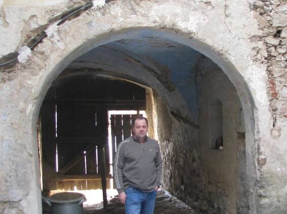 Drslavická tvrz bývala panstvím pětilisté růže