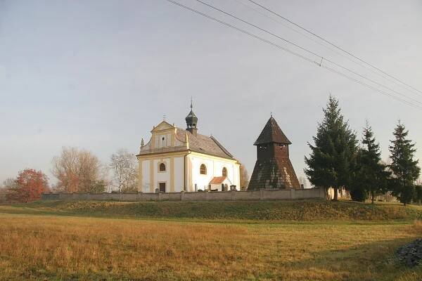 Soubor:Kostel sv. Benedikta (Lučice).JPG – Wikipedie