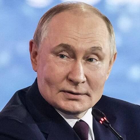 Vladimir Putin sends UK chilling WW3 threat if British troops are sent into Ukraine