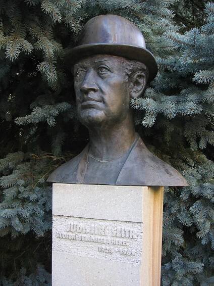 Soubor:Jiri Slitr busta.JPG