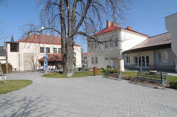 Gymnázium ve Frýdlantu? Dějepis a latinu profesora Skotnici pamatují mnozí