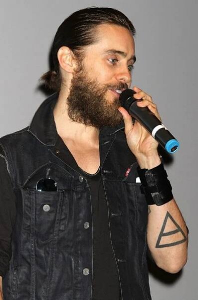 Kam se poděl hezounek Jared Leto? Dnes je z něj tenhle nevzhledný zarostlý vousáč