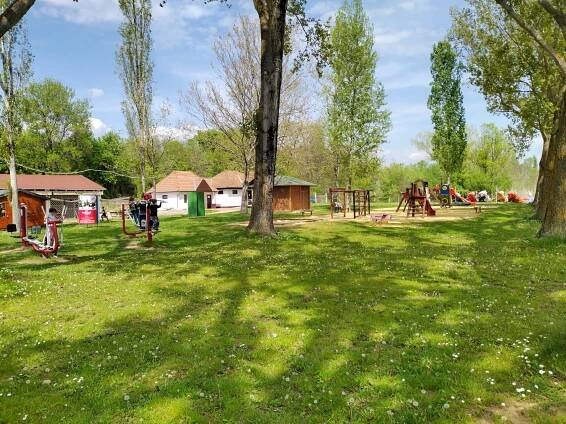 Gesztenyés Üdülő - Balatonudvari/Fövenyes, info@gesztenyesudulo.hu