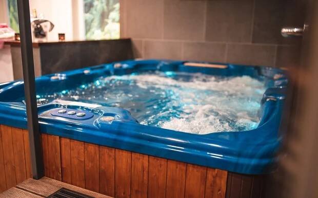 Jižní Čechy u CHKO Třeboňsko: Hotel Lucia *** se snídaněmi a neomezeným wellness + dárek a balíček slev