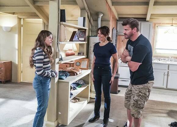 Kerri Medders, Emily Swallow, David Boreanaz - Tým SEAL - Siege Protocol - Z filmu