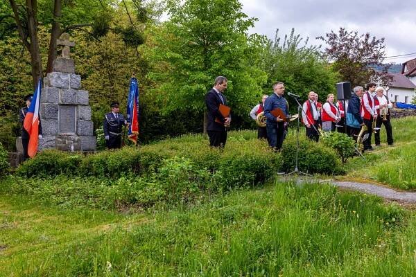 2025.05.04. Veselá - Kladení věnců – Obec Zašová - oficiální úložiště fotografií a videí – album na Rajčeti