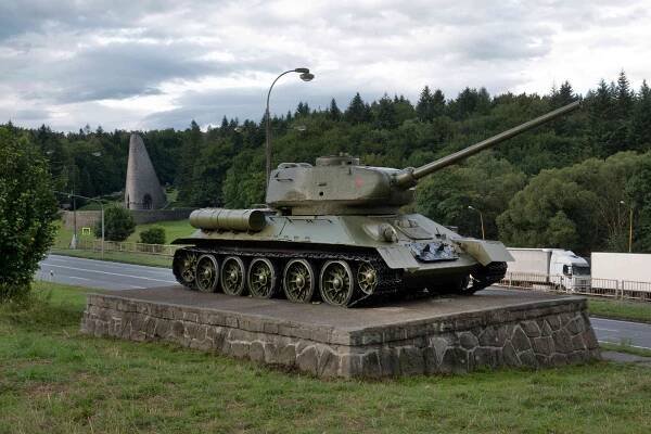 Fotogaléria • T-34 (Pomník, pamätník) • Mapy.com