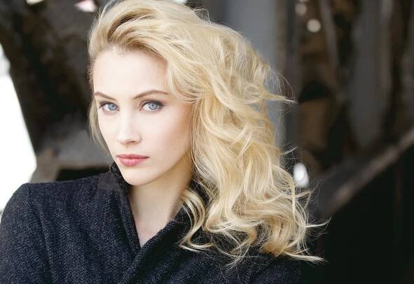 Sarah Gadon wallpaper 001