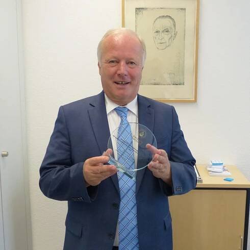 Peter Weiss, Abgeordneter des Wahlkreises Emmendingen-Lahr und Vorsitzender der Arbeitsgruppe Arbeit und Soziales der CDU/CSU-Bundestagsfraktion erhielt den bAV-Preis 2017 deutscher Politiker