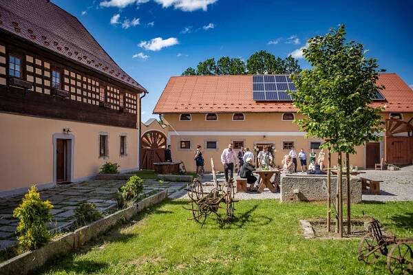 Svatba Selský Dvůr Dolní Částkov - Jan Kábrt Svatební fotograf