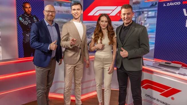 Moderátoři studia Števo Eisele (zleva), Pavel Fabry, Jitka Poláková a Josef Král - Studio Nova Sport k vysílání Formule 1 (1/10)