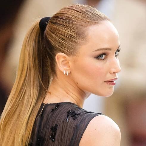 Jennifer Lawrence Just Wore a Bra-Exposing Sheer Gown on the Red Carpet