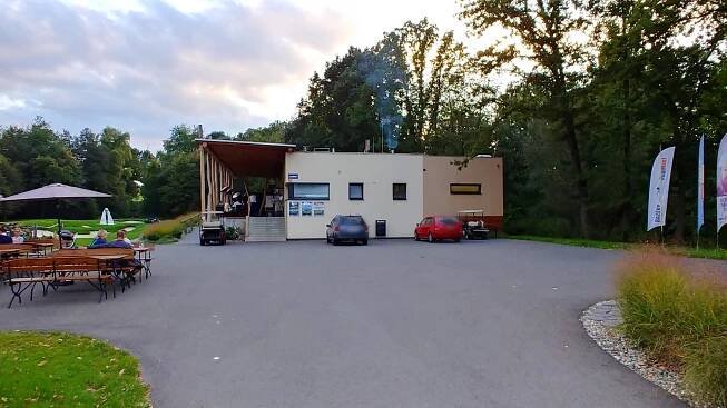 Restaurace a kavárna Golf Park Lhotka (Restaurace a pohostinství) • Mapy.com