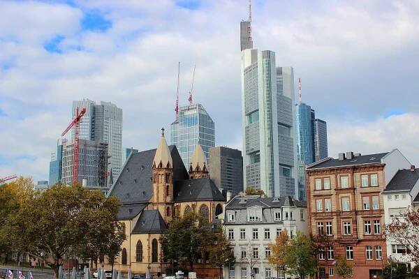 Frankfurt nabízí zdravotníkům kurzy o užívání a předepisování léčebného konopí - KOPAC - Pacientský spolek pro léčbu konopím