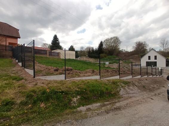 Oplocení , betonové ploty a opěrné zdi Kladno -