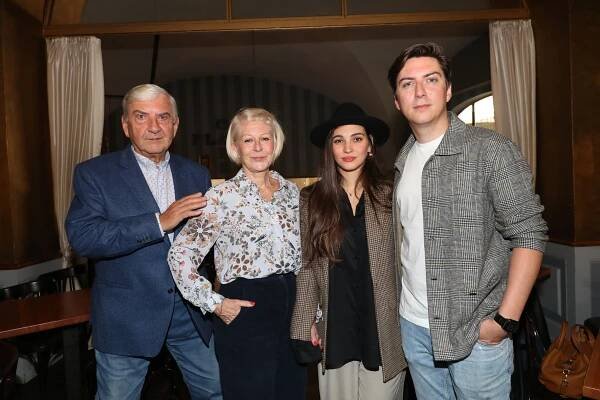 Sára a Martin Donutilovi jsou rodiči. Herečka utajila celé těhotenství