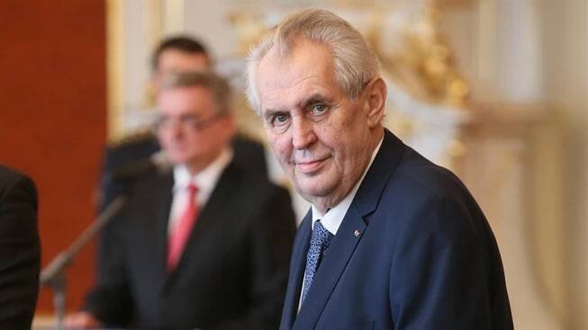 Zeman omilostnil muže, který při nehodě zabil manželku a syna