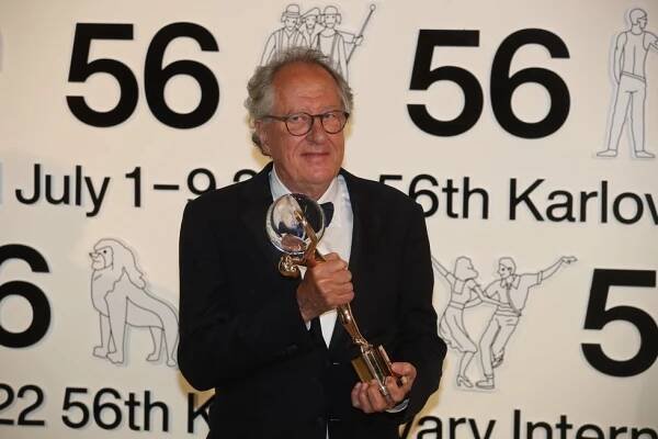 MFF KV 2024: Kdo usedne v porotě? Vrací se i hvězdný Geoffrey Rush!