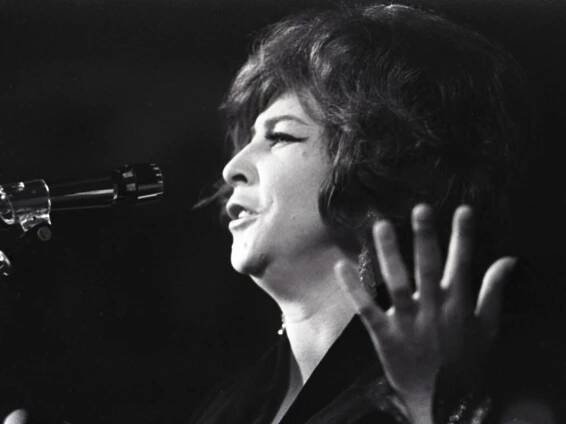 Eva Olmerová: vymydlená, voňavá, vulgární a upřímná