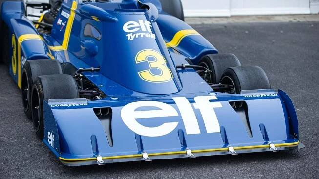 Nechcete asi nejpodivnější monopost F1 historie? Šestikolový Tyrrell míří do aukce