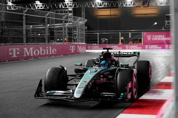 Kvalifikaci v Las Vegas vyhrál Russell, Verstappen byl pátý před Norrisem
