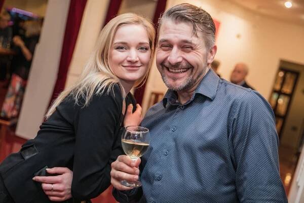 Popremiérovou oslavu si náramně užívali také Karolína Šafránková a Josef Pejchal. Foto Jiří Sejkora