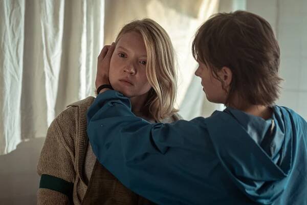 Mädät omenat - Högt i det blå - Z filmu - Satu Tuuli Karhu, Sonja Kuittinen