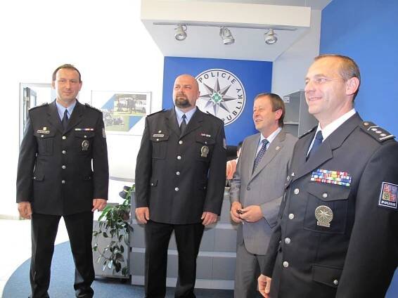 Ministr vnitra navštívil jindřichohradecké hasiče a policisty - Město Jindřichův Hradec