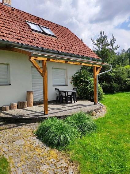 Přístup z parkoviště k chatě - pronájem Slavníč - zvětšit