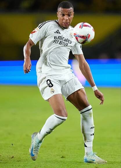 soccer player wearing a white jersey that says emirates fly better
