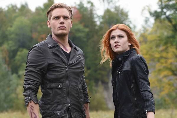 Katherine McNamara and Dominic Sherwood reunite for 'Shadowhunters' rewatch podcast