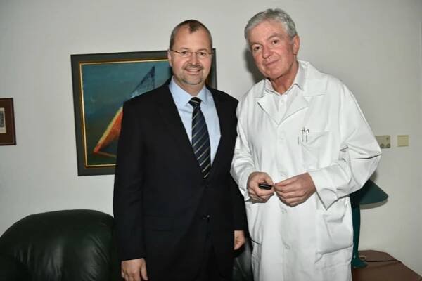 Jeden dárce zachránil život 11 pacientům, unikátní zákrok vedl Pomahač