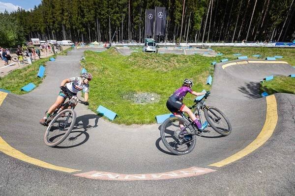 Závod Světového poháru v cross country horských kol, kategorie elite ženy, v Novém Městě na Moravě.
