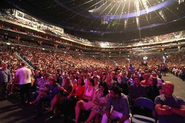 PHOTO: Leonardo Cohen – O2 arena