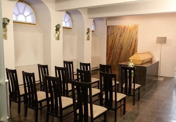 FOTO: Krematorium se na Dušičky otevřelo veřejnosti. Žeh návštěvníky fascinoval