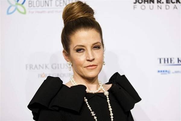 Ve věku 54 let zemřela Lisa Marie Presleyová, Elvisova jediná dcera