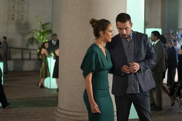 Policajtky z L.A. - Zločin v oblacích - Z filmu - Jessica Alba, Barry Sloane