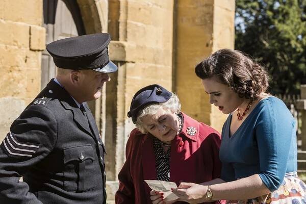 Otec Brown - Ledová past - Z filmu - John Burton, Sorcha Cusack, Emer Kenny