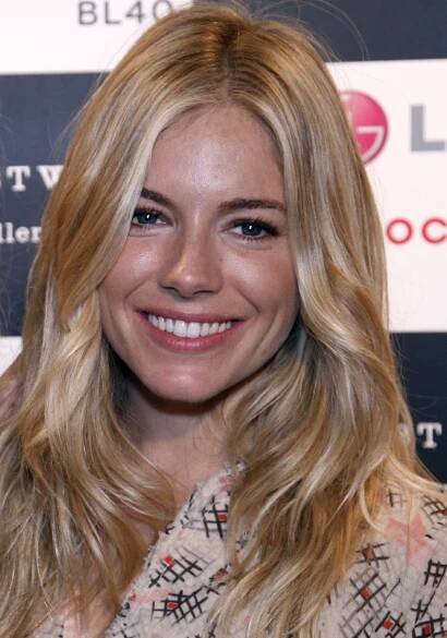 Soubor:Sienna Miller 2009.jpg – Wikipedie