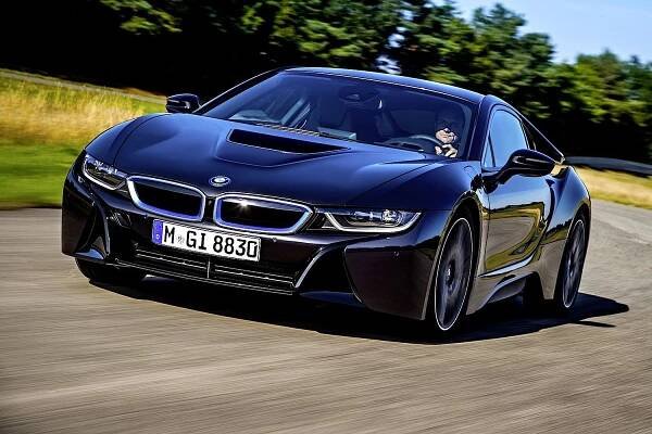 BMW prodalo roční produkci hybridního sporťáku i8 a 10 tisíc elektrohatchbacků i3