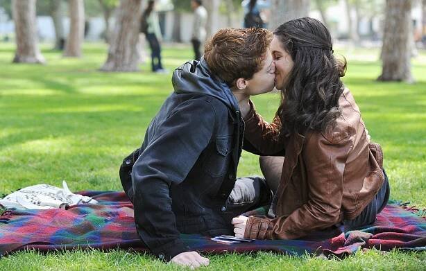 Záměna - Pandora's Box - Z filmu - Sean Berdy, Vanessa Marano