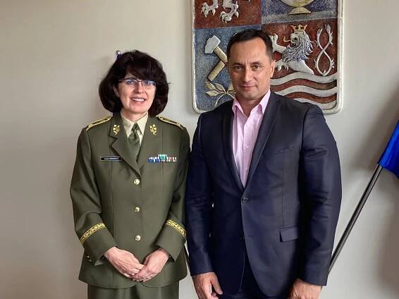 Brigádní generálka Lenka Šmerdová a hejtman Karlovarského kraje Petr Kubis